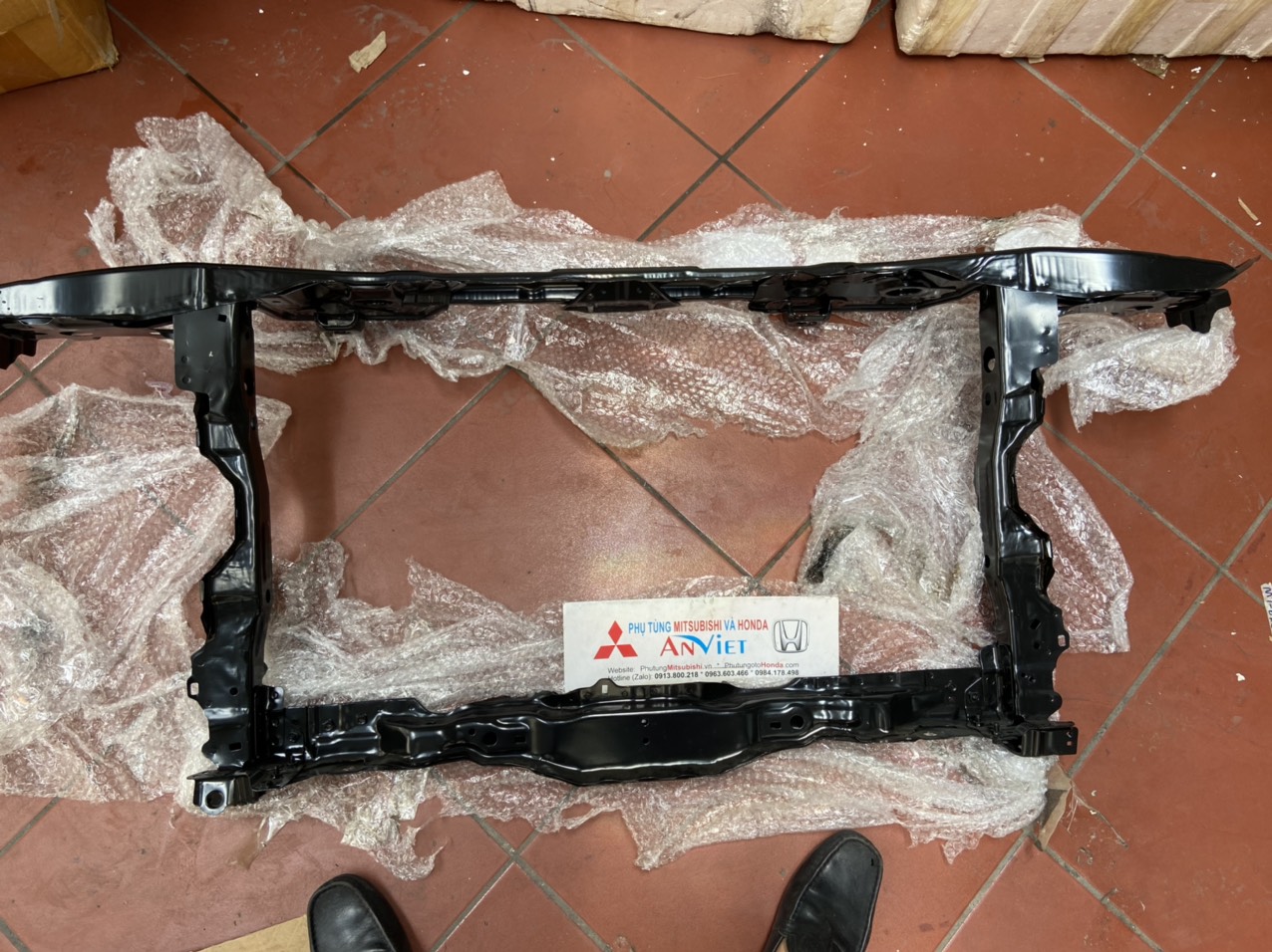 Xương đỡ dàn nóng két nước xe Honda Brio